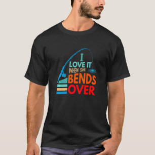 Ich liebe es, wenn sie sich beim Angeln von Fische T-Shirt