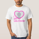 Ich Liebe Foto meiner Freundin T-Shirt<br><div class="desc">Erstellen Sie Ihren eigenen fuchsienrosa I Liebe My Girlfriend Foto Text T - Shirt mit diesem modernen und lustigen Shirt Vorlage mit einem coolen modernen sans serif Schriftart und Freundin Foto in einem riesigen roten Herz. Fügen Sie Ihr eigenes Foto, Ihren Namen oder einen personalisierten Text hinzu. Sie können das...</div>