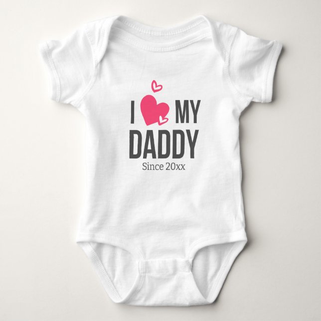 ICH LIEBE MEIN DADDY BABY SCHLIESSEN CUSTOM TEXT BABY STRAMPLER (Vorderseite)