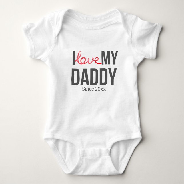 ICH LIEBE MEIN DADDY BABY SCHLIESSEN CUSTOM TEXT STRAMPLER (Vorderseite)