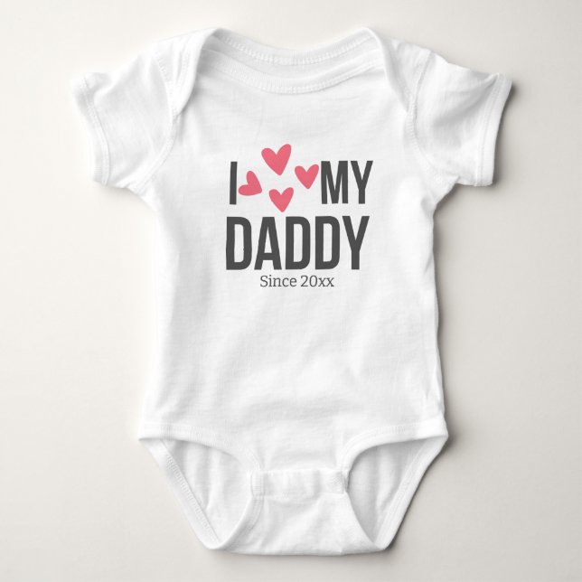 ICH LIEBE MEIN DADDY BABY SCHLIESSEN CUSTOM TEXT STRAMPLER (Vorderseite)
