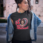 Ich Liebe mein Husband Herz Foto T-Shirt<br><div class="desc">Sie suchen ein einzigartiges und romantisches Geschenk? Schauen Sie nicht weiter als dieser Brauch Ich Liebe My Husband Foto Shirt! Laden Sie einfach ein Foto von sich selbst hoch und Zazzle druckt es für Sie auf ein Shirt. Dieses Shirt ist ideal für Jubiläen, Valentinstag oder andere besondere Anlass. Bestelle noch...</div>
