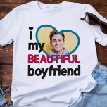 Ich Liebe mein schönes, Freund angepasstes Foto T-Shirt<br><div class="desc">Dieser niedliche T - Shirt ist das ideale Geschenk für jeden Freund in der Liebe. Die Bildunterschrift lautet "I Liebe (heart) my BEAUTIFUL boyfriend" in schwarz und dunkelrosa modernen Schriftart. Leicht personalisierbar,  indem ein benutzerdefiniertes Foto in einem großen,  herzförmigen blauen Rahmen hinzugefügt wird.</div>