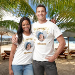 Ich Liebe meine Freundin Foto Name T - Shirt<br><div class="desc">Fügen Sie einen Namen und ein Foto in den herzförmigen Rahmen. Mit goldenen Herzen als Dekor.</div>