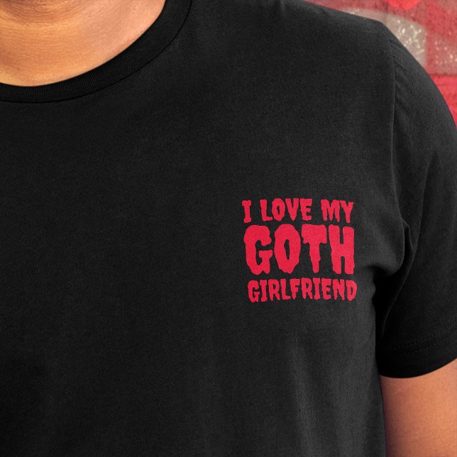 Ich Liebe meine Freundin roter Text-Slogan treiben T-Shirt (Text 'i lovev my girlfriend' on crest area of black t-shirt, in red dripping font)