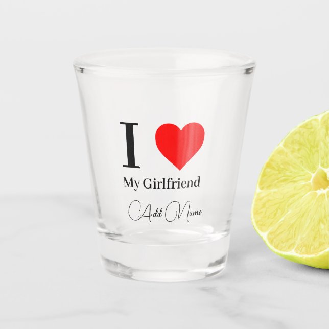 Ich liebe meine Freundin & rotes Herz Personalisie Schnapsglas (Vorderseite)