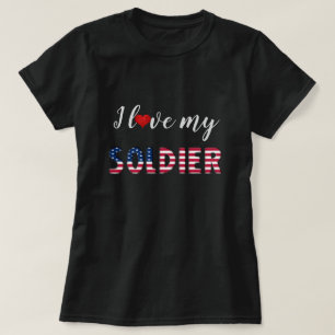 Ich Liebe meine Soldaten-amerikanische Flaggentypo T-Shirt