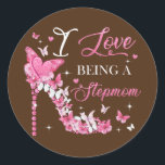Ich Liebe, Stepmutschmetterlinge zu sein Runder Aufkleber<br><div class="desc">Ich Liebe bin Stepmutter High Heel Schmetterlinge Muttertagsgeschenk. Perfektes Geschenk für Ihren Vater,  Mama,  Papa,  Männer,  Frauen,  Freunde und Familienmitglieder am Erntedank Tag,  Weihnachten,  Muttertag,  Vatertag,  4. Juli,  1776 Unabhängiger Tag,  Veteranen Tag,  Halloween,  Patrick's Day</div>