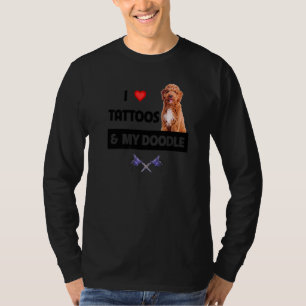 Ich Liebe Tattoos und mein Goldener Doodle Hund ta T-Shirt