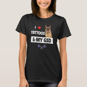 Ich liebe Tattoos und meinen GSD Deutschen Schäfer T-Shirt