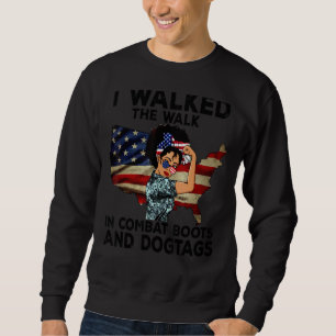 Ich lief den Spaziergang durch Kampfstiefel und Hu Sweatshirt