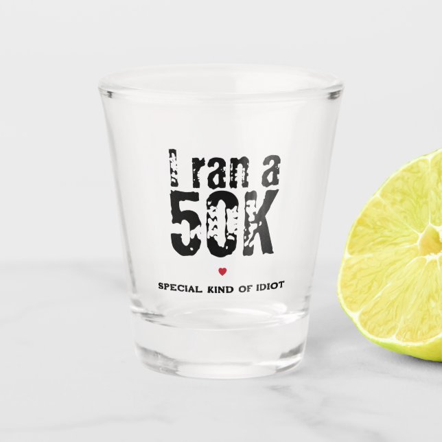 Ich lief einen 50K Ultramarathon Running Funny Schnapsglas (Vorderseite)
