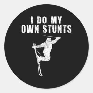 Ich mache meine eigenen Stunts Lustiger Ski Skifah Runder Aufkleber