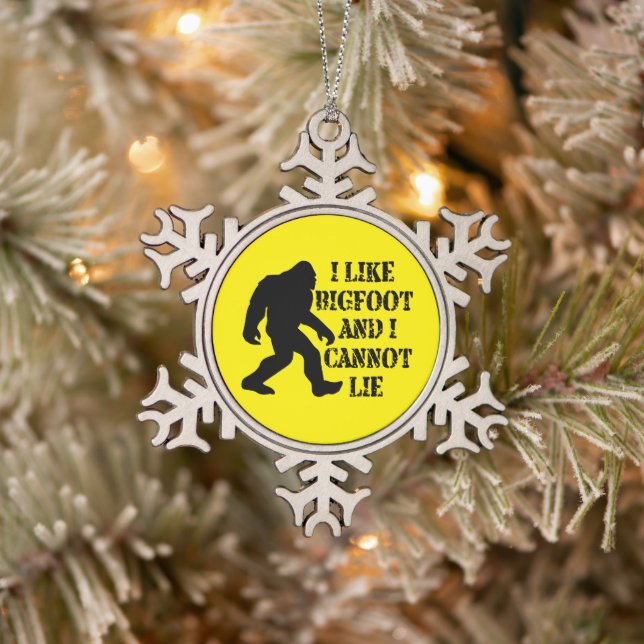Ich mag Bigfoot und ich kann nicht leben Schneeflocken Zinn-Ornament (Baum)