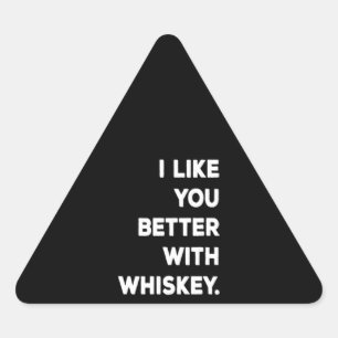 Ich mag dich lieber mit Whiskey Dreieckiger Aufkleber