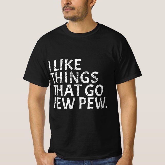 Ich mag Dinge, die Pew Pew - Gun Enthusiast Gif T-Shirt (Vorderseite)