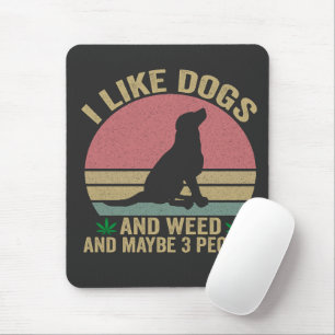 Ich mag Hunde und Unkraut Und vielleicht 3 Persone Mousepad
