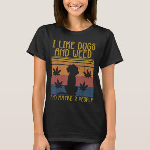 Ich mag Hunde und Weh und vielleicht 3 Leute Mann T-Shirt