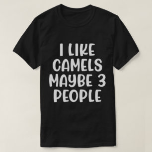 Ich mag Kamele und vielleicht 3 Leute T-Shirt