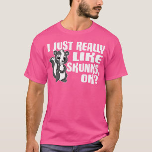 Ich mag Skunks einfach Niedlich Skunk. T-Shirt