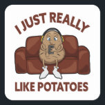 Ich mag wirklich Kartoffeln - Niedliche Kartoffeln Quadratischer Aufkleber<br><div class="desc">Kartoffelfreunde freuen sich! I Just Really Like Potato ist das Geschäft zum Thema Kartoffeln für alle Ihre Lieblingsspeisen, Kleidung und Zubehör. Egal, ob Sie ein tolles Geschenk für den Kartoffelliebhaber in Ihrem Leben suchen oder einfach gewollt haben, Ihre Liebe für Kartoffeln zu zeigen, wir haben das, was Sie brauchen. Und...</div>