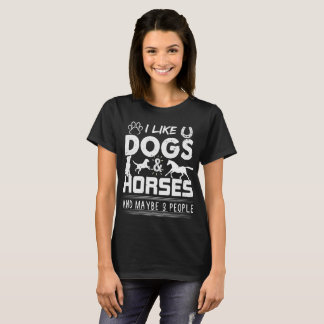 ICH MÖCHTE HUNDE UND HORSE UND VIELLEICHT 3 PERSON T-Shirt