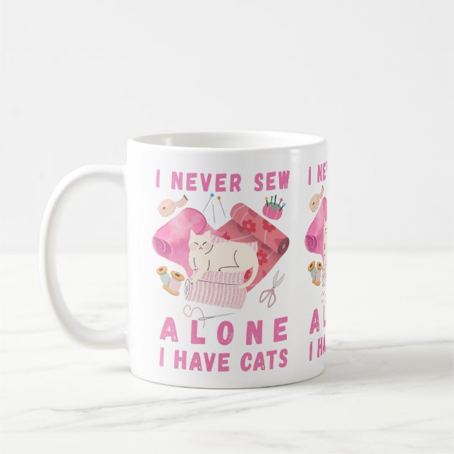 Ich nähe nie allein, ich habe Katzen - Eine Katze  Kaffeetasse (Links)