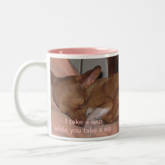 Ich nehme ein Nickerchen, während Sie einen Sip Zweifarbige Tasse