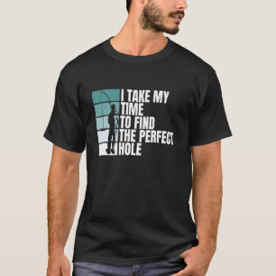 Ich nehme mir Zeit, um das perfekte Loch zum Eisan T-Shirt
