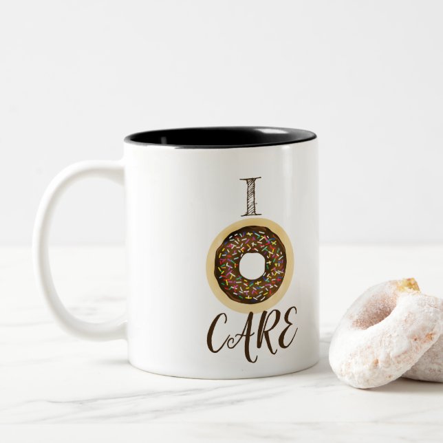 Ich pflege braune Schokolade Sprinkle Chic Moderne Zweifarbige Tasse (Mit Donut)