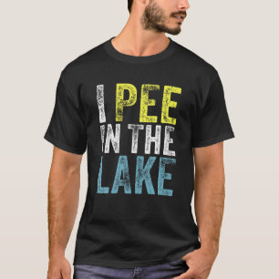 Ich pisse im sonnigen Sommerferienlager am See T-Shirt