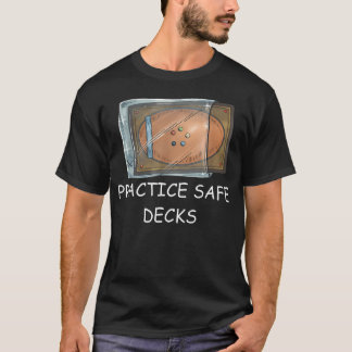 Ich praktiziere sichere Decks Lustige Trading Card T-Shirt