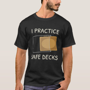 Ich praktiziere sichere Decks Sammelkartenspiel Pu T-Shirt