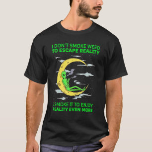 Ich rauche nicht, um der Realität zu entkommen, A T-Shirt