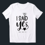 Ich sagte ja Diamond und Herzinfarktdatum Tri-Blend Shirt<br><div class="desc">Ich sagte ja Abschlag für die Zukunft mrs mit einem charmanten Typografie-Design mit einem Diamanten dotting die i und ein kleines Herz unter dem Ja. Junggeselinnen-Abschied Typografie T - Shirt für die Braut zu sein. Braut,  T - Shirt mit ich sagte ja in einem schwarzen Typografie-Design.</div>