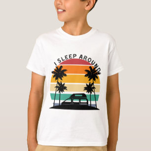Ich schlafe herum Van Life Wortspiel Vintage Sonne T-Shirt