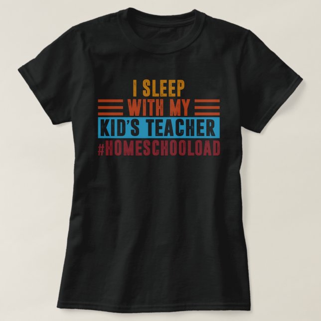 Ich schlafe mit meinem Kinderlehrer Funny Homescho T-Shirt (Design vorne)