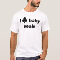 Ich schlage Baby-Siegel mit einer Keule