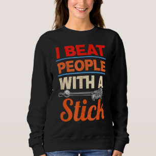Ich schlage Leute mit einem Tick-Lacrosse-Player. Sweatshirt