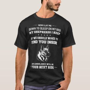 Ich schlage mich hinunter, um neben meiner Deutsch T-Shirt