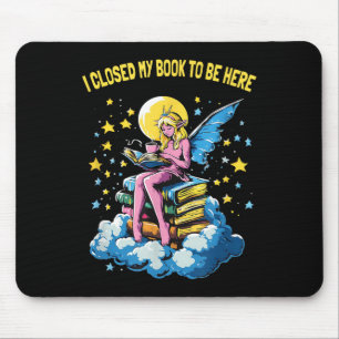 Ich schloss mein Buch, um hier Pink Fairy Boo zu l Mousepad