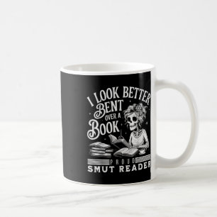 Ich sehe besser über einen kleinen Leser aus einem Kaffeetasse
