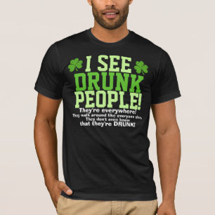 Ich sehe betrunkene Leute, die sie überall sind! T-Shirt