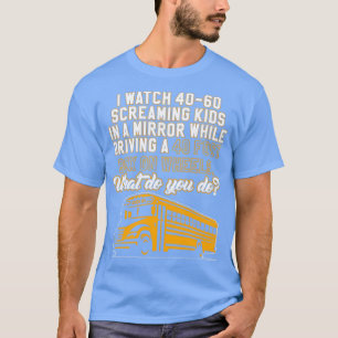 Ich sehe Kinder beim Autofahren in einem Spiegel s T-Shirt