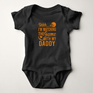 Ich sehe mir das Spiel mit Daddy an Baby Strampler