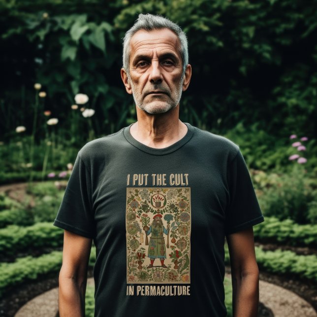 Ich setze den Kult in die Permakultur T-Shirt (A man Stands in his garden.)