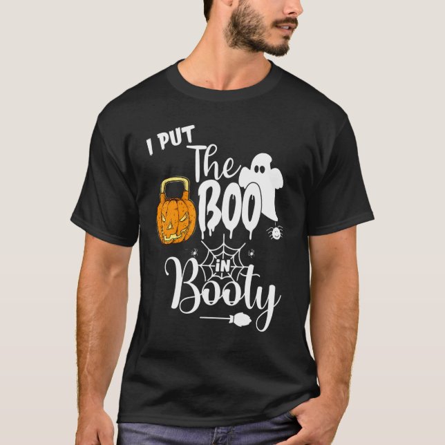 Ich setzte den Boo in das Shirt des Hinterns, halb (Vorderseite)