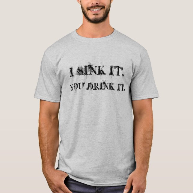 ICH SINKE ES., SIE TRINKE ES T-Shirt (Vorderseite)