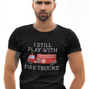 Ich spiele noch mit Feuerwehrfahrzeugen T-Shirt