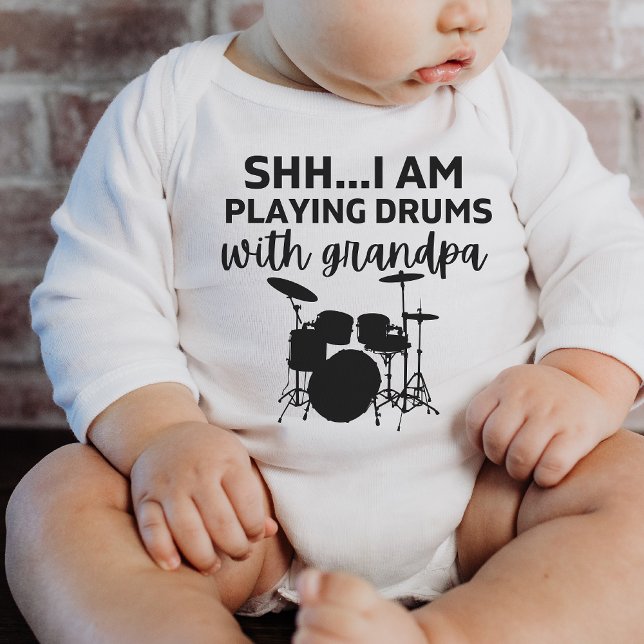 Ich spiele Schlagzeug mit Großpa Funny Drummer Baby Strampler (Von Creator hochgeladen)